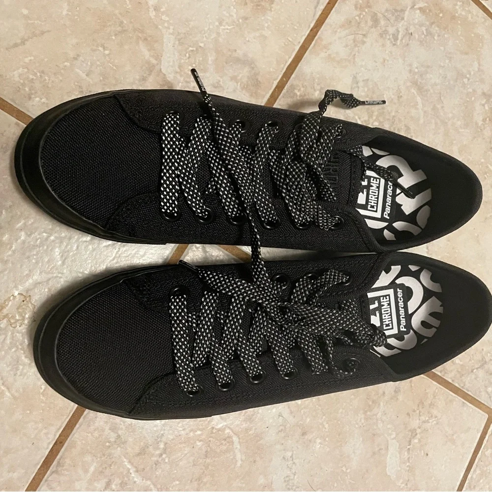 Chrome clip in sneakers - Picture 1 of 5